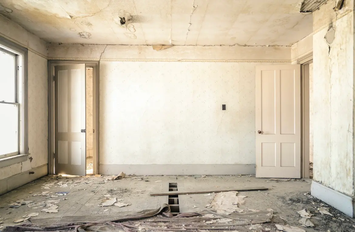 Waste disposal crew managing a cleanout project in Cimarron Hills